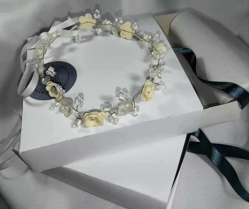 Tiara Floral Dorada
